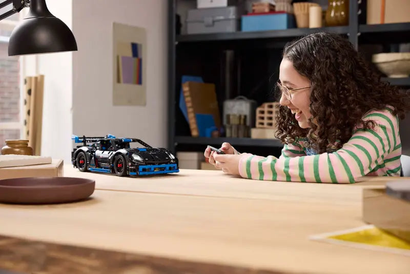 Lego 42176 Porsche GT4 e-Performance Race Car