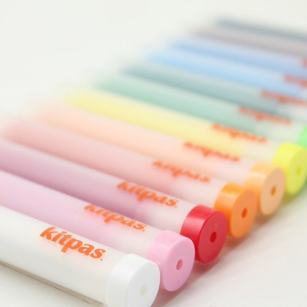 Kitpas Medium Stick Crayons with Holder 12 Colours